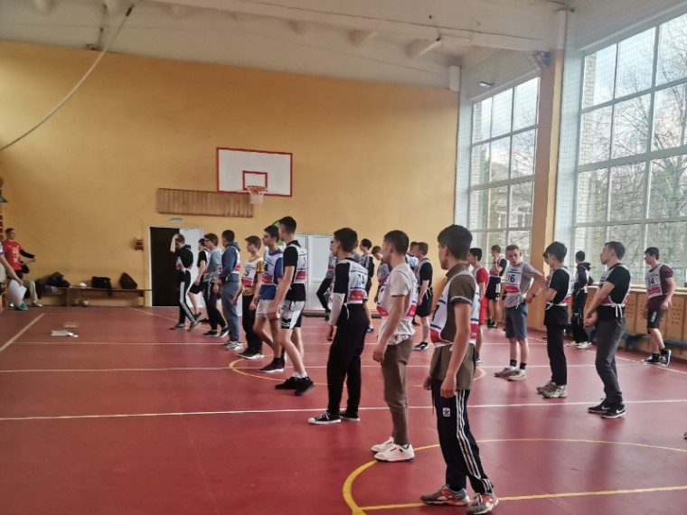 Студенты первого, второго и третьего курса сдавали нормативы ГТО. Студенты первого, второго и третьего курса сдавали нормативы ГТО.